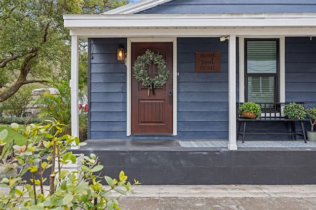 property entrance featuring a porch