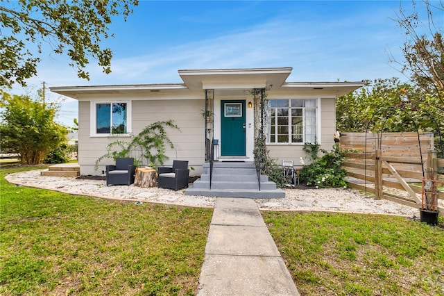 view of front facade with a front yard