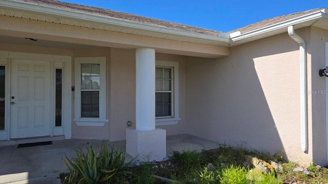 view of exterior entry with stucco siding