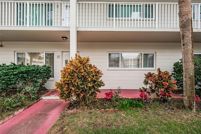 entrance to property featuring a balcony