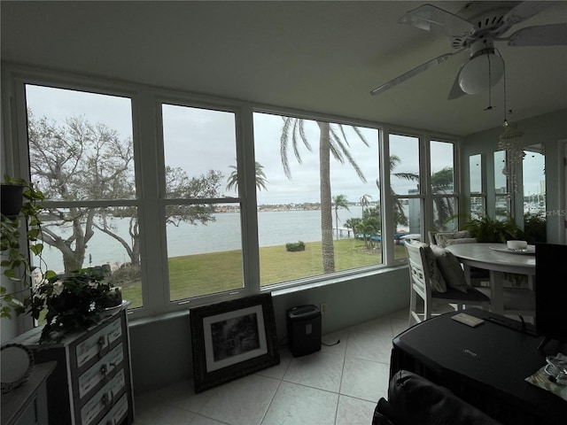 sunroom / solarium with ceiling fan