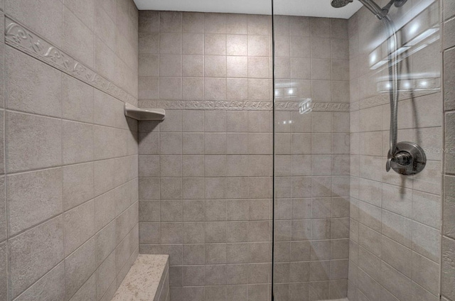 full bath with tiled shower