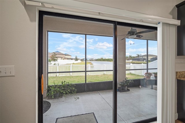 doorway featuring ceiling fan