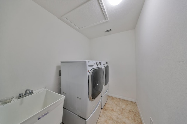 12127 Luftburrow Ln, Hudson, FL 34669 - laundry area featuring baseboards, a sink, laundry area, and washer and dryer