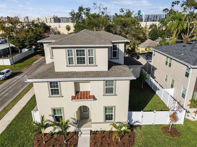 front of property featuring a front yard