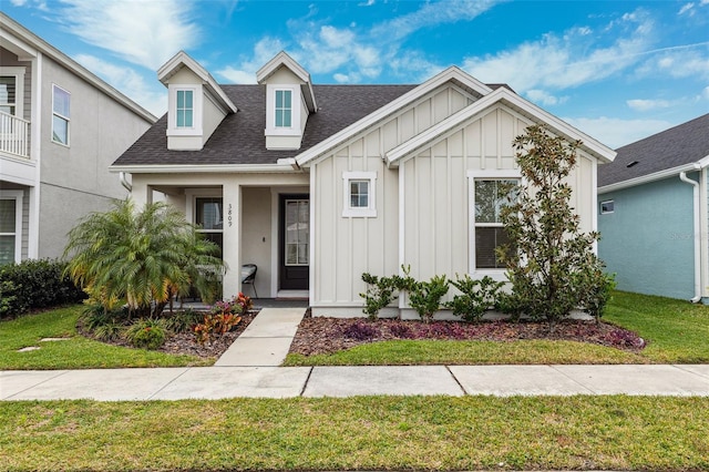 view of front of house with a front yard