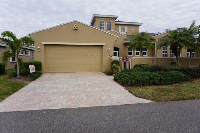 view of front facade featuring a garage