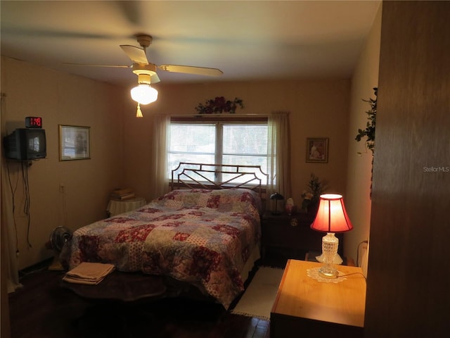 bedroom with ceiling fan