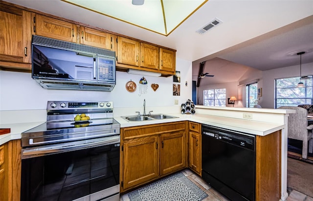 204 Lennox Rd W, W, Palm Harbor, FL 34683 - kitchen with pendant lighting, sink, ceiling fan, black appliances, and kitchen peninsula