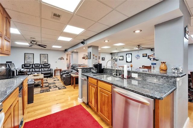 kitchen featuring sink, dishwasher, ceiling fan, and light hardwood / wood-style flooring