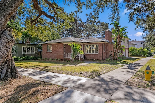 ranch-style home featuring a front lawn