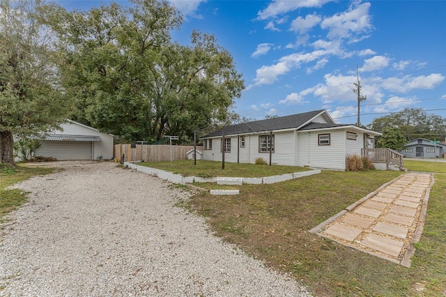 single story home featuring a front lawn