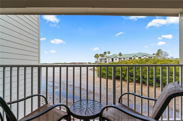 2506 N Rocky Point Dr Unit 272, Tampa, FL 33607 - balcony featuring a residential view