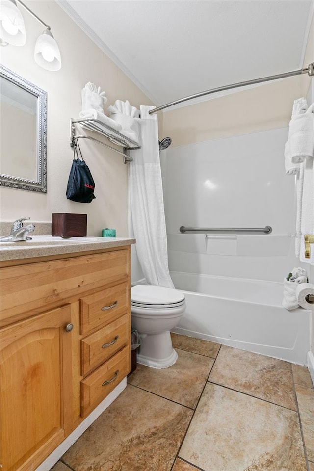 2506 N Rocky Point Dr Unit 272, Tampa, FL 33607 - full bath featuring vanity, shower / bath combo with shower curtain, toilet, ornamental molding, and tile patterned flooring