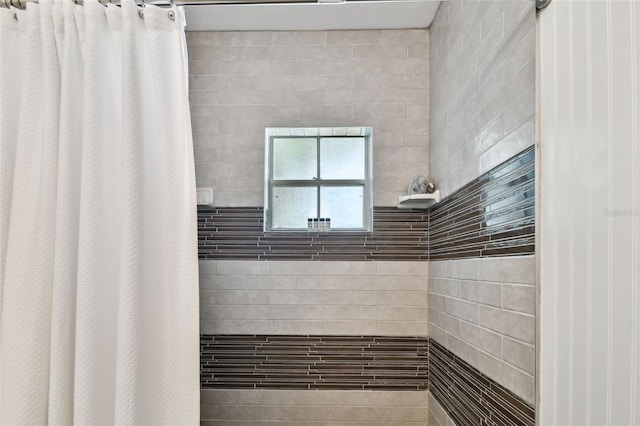 bathroom with curtained shower