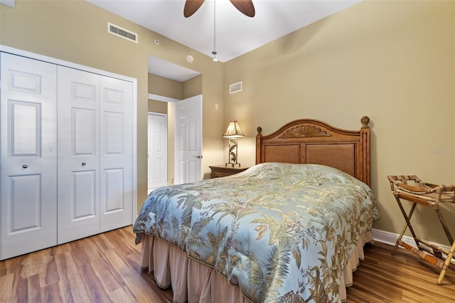 bedroom with hardwood / wood-style floors, a closet, and ceiling fan