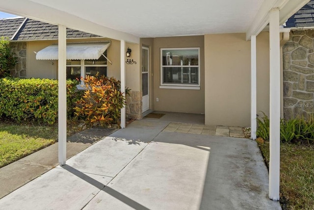 entrance to property featuring a patio area