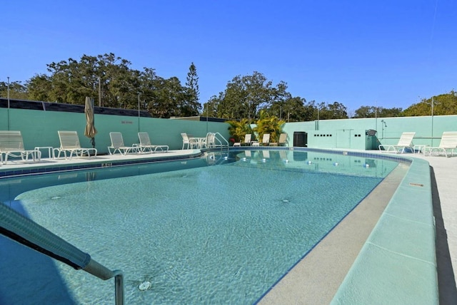 view of swimming pool