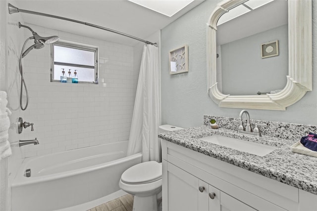 full bathroom with toilet, vanity, and shower / bath combo