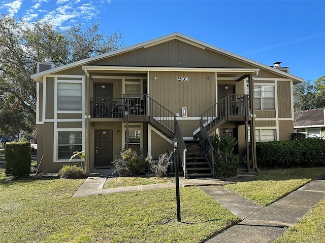 view of front of home with a front lawn