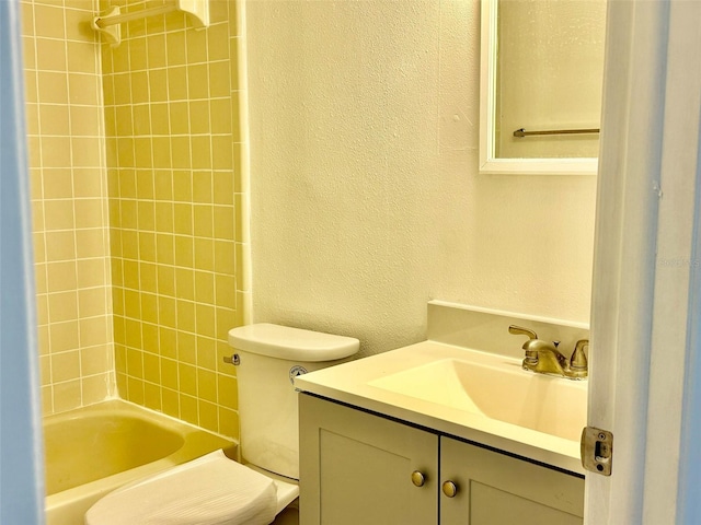 full bathroom featuring tiled shower / bath combo, vanity, and toilet