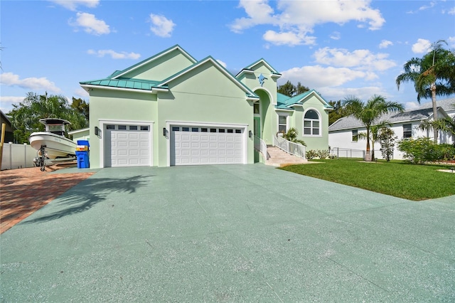 view of front of property featuring a front yard