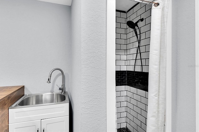 bathroom featuring sink and a shower with shower curtain