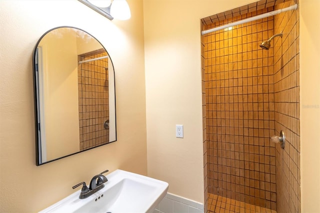 bathroom featuring sink and tiled shower