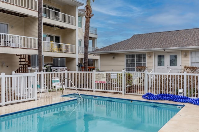 view of swimming pool