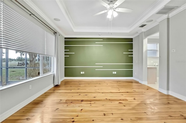 walk in closet featuring hardwood / wood-style flooring, a raised ceiling, and ceiling fan