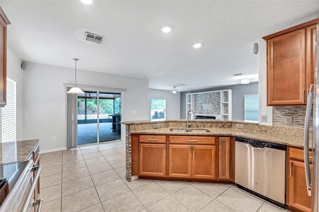 kitchen featuring sink, tasteful backsplash, kitchen peninsula, and stainless steel appliances