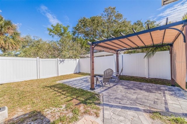 view of yard with a patio area, a fenced backyard, and a pergola