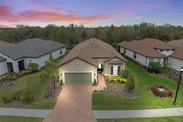 view of front facade featuring a garage and a lawn