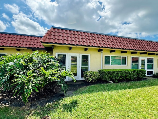 rear view of house featuring a lawn