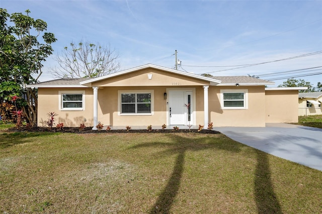 ranch-style home with a front yard