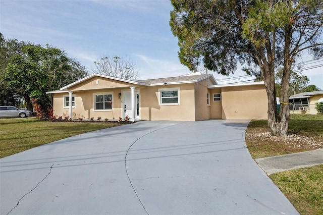 single story home with a front yard