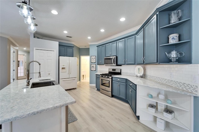 kitchen with decorative light fixtures, sink, blue cabinetry, light hardwood / wood-style floors, and stainless steel appliances