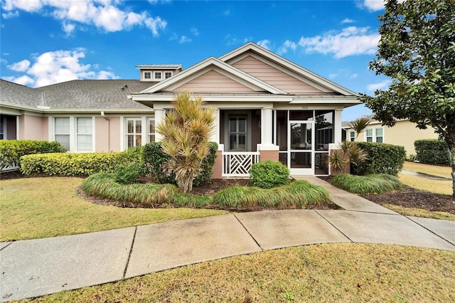 view of front facade featuring a front lawn