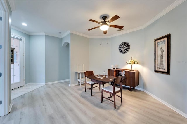 dining area featuring ceiling fan, light hardwood / wood-style flooring, and ornamental molding