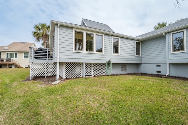 1018 Caravel Ct, Tarpon Springs, FL 34689 - back of property featuring crawl space, a yard, and a shingled roof