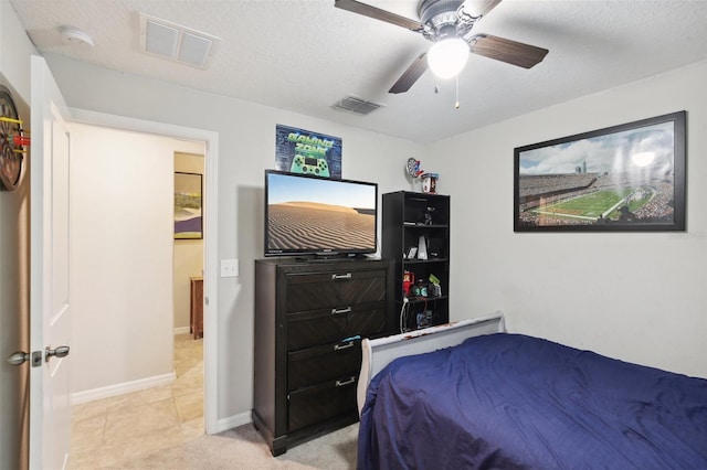 bedroom featuring ceiling fan and a textured ceiling