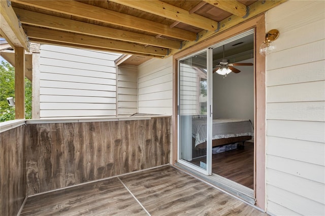 balcony featuring ceiling fan