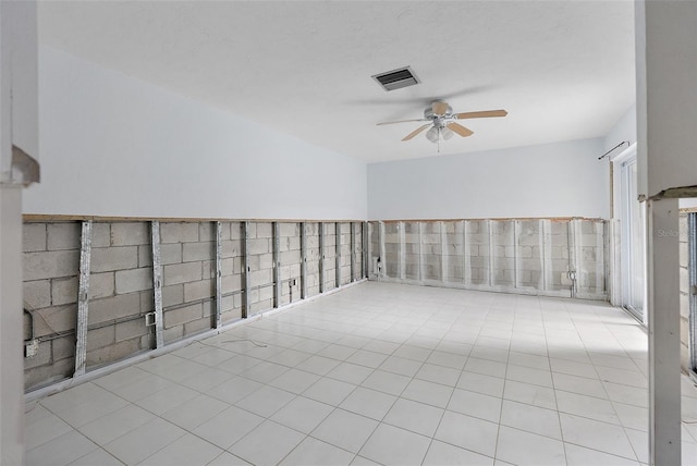 empty room featuring ceiling fan