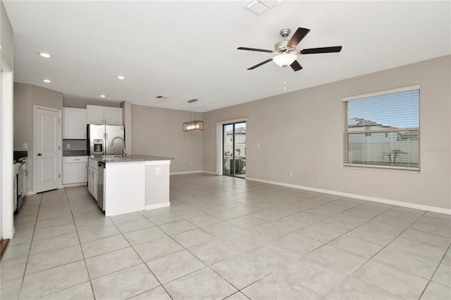 kitchen with white cabinetry, hanging light fixtures, an island with sink, ceiling fan, and stainless steel appliances