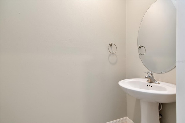 bathroom with baseboards