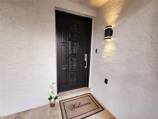 view of exterior entry featuring stucco siding