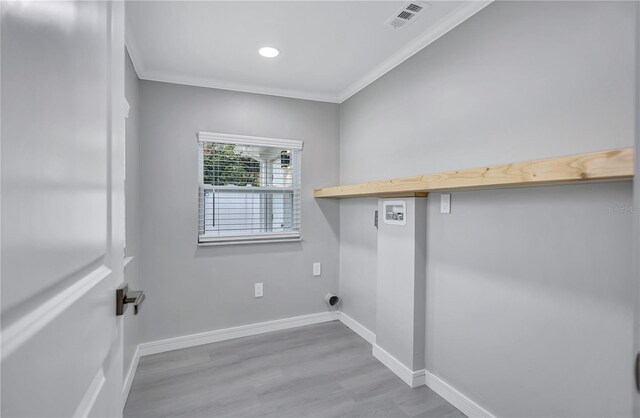 9334 Ledgestone Ln, Port Richey, FL 34668 - laundry room featuring visible vents, baseboards, laundry area, crown molding, and hookup for a washing machine