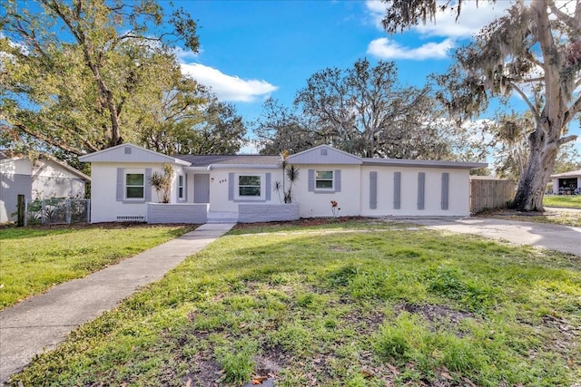 single story home with a front lawn