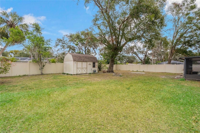 view of yard featuring a storage unit