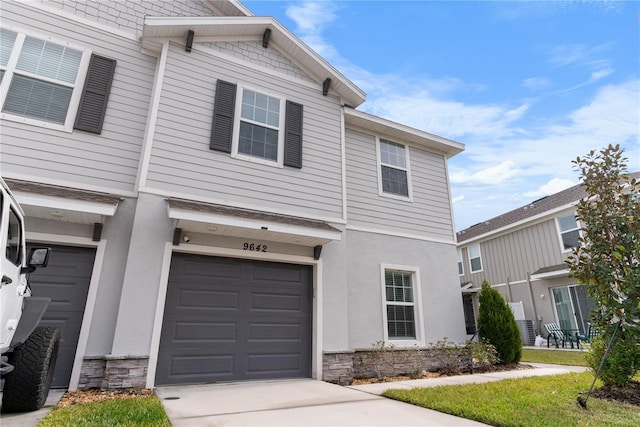 view of front of property featuring a garage